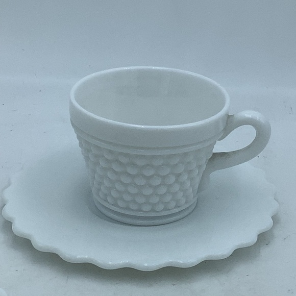Four White Hobnail Cups and Saucers - Picture 3 of 11